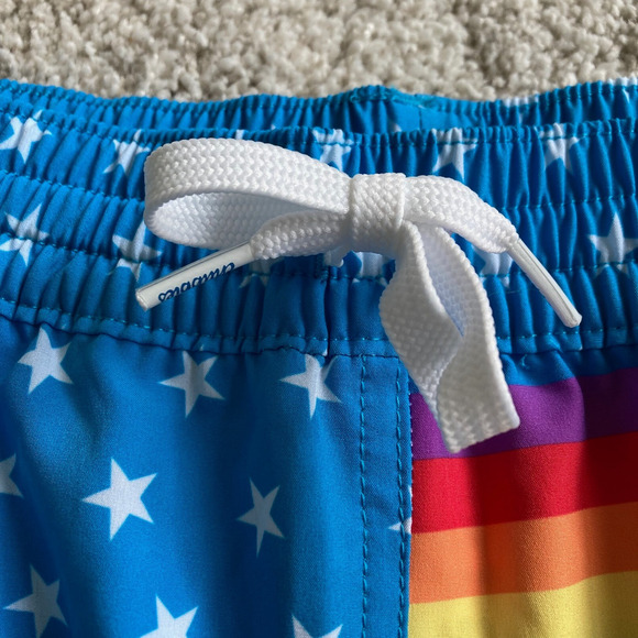 Chubbies Swim Trunk 5.5" Inseam Mens 2XL Stars and Rainbow Stripes Mesh Lined - Picture 3 of 6